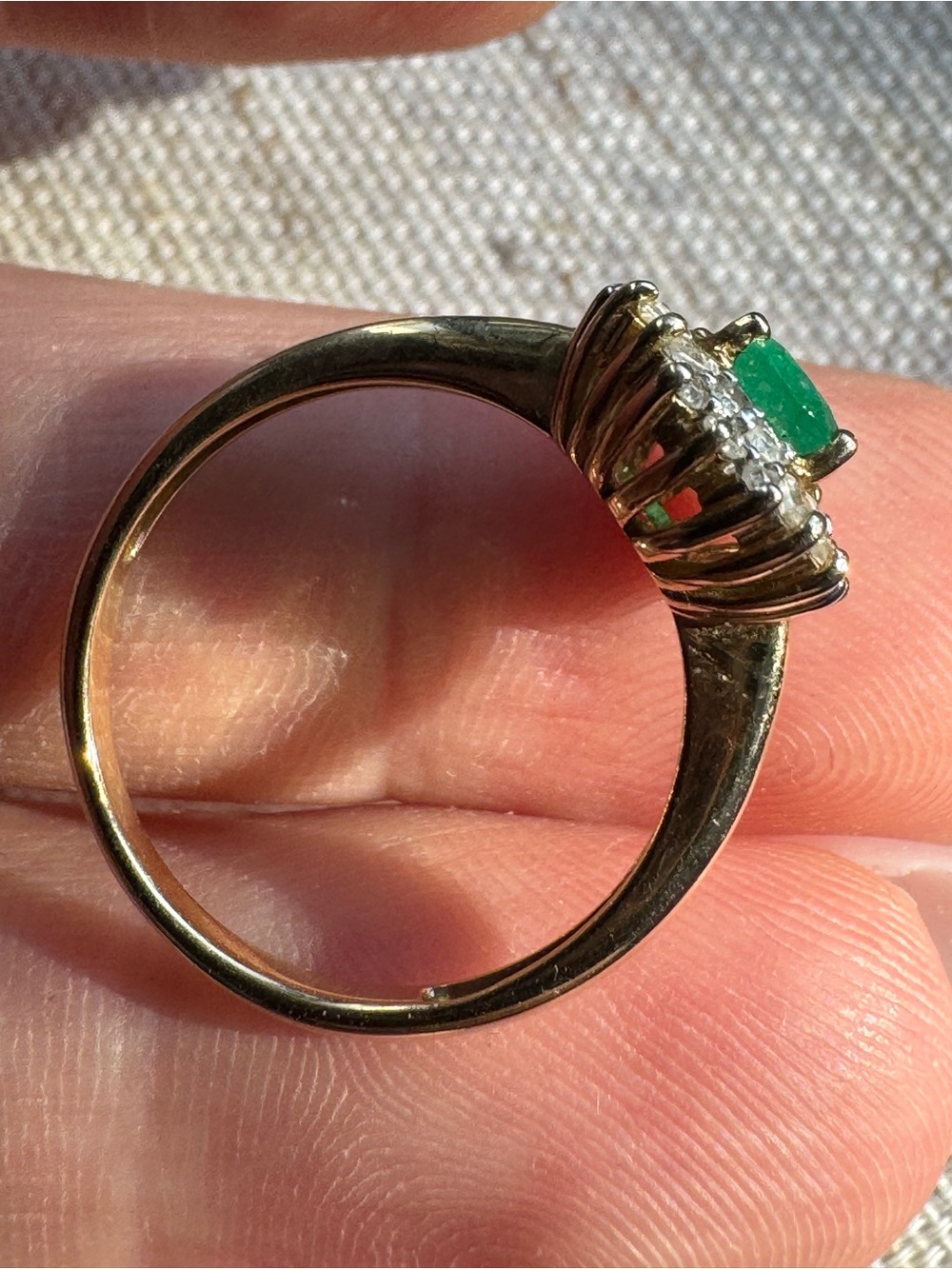 Natural emerald, diamonds and 10K solid yellow gold ring - Picture 10 of 15